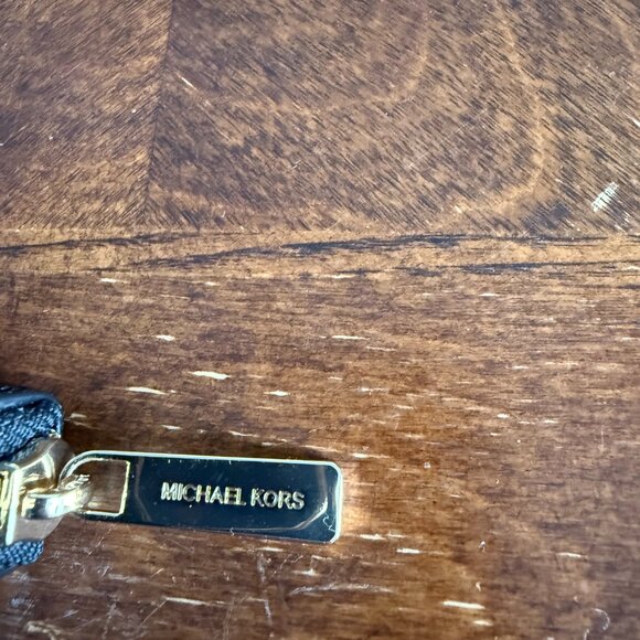 Michael Kors Jet Set Travel Wallet - Picture 4 of 5